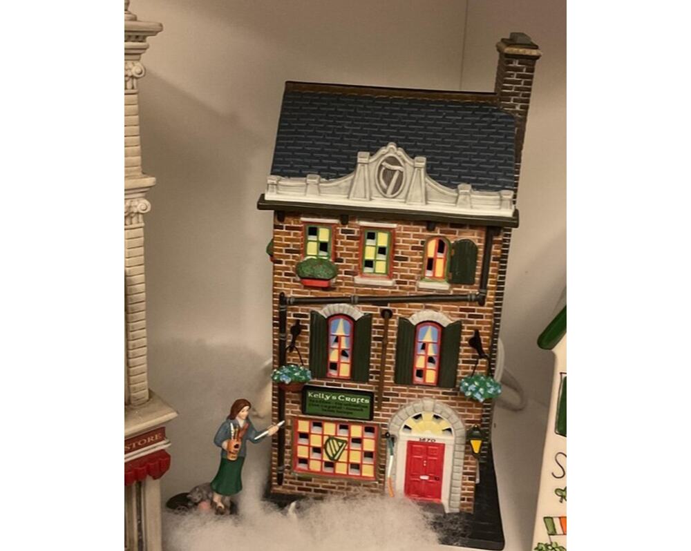 Department 56 "Kellys Irish Crafts" 59216 Christmas In The City Series Porcelain